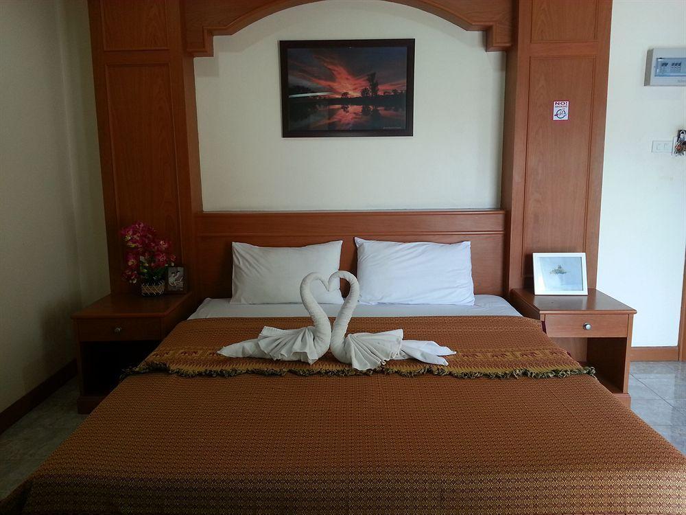Oyo 739 Presley Guesthouse Phuket Patong Kültér fotó