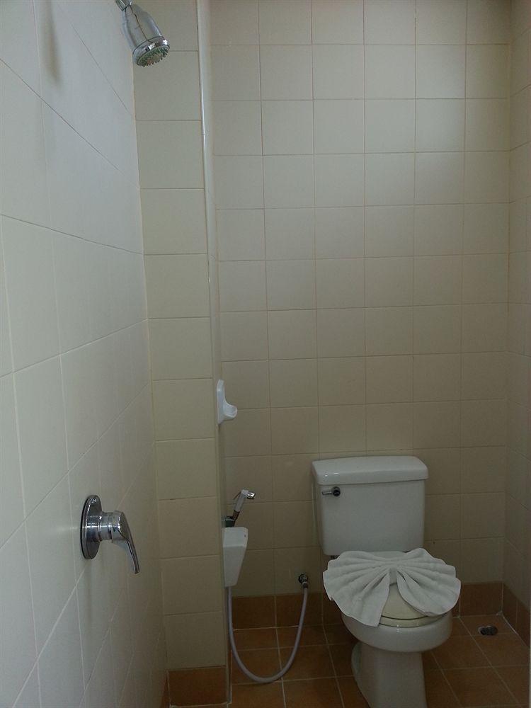 Oyo 739 Presley Guesthouse Phuket Patong Kültér fotó