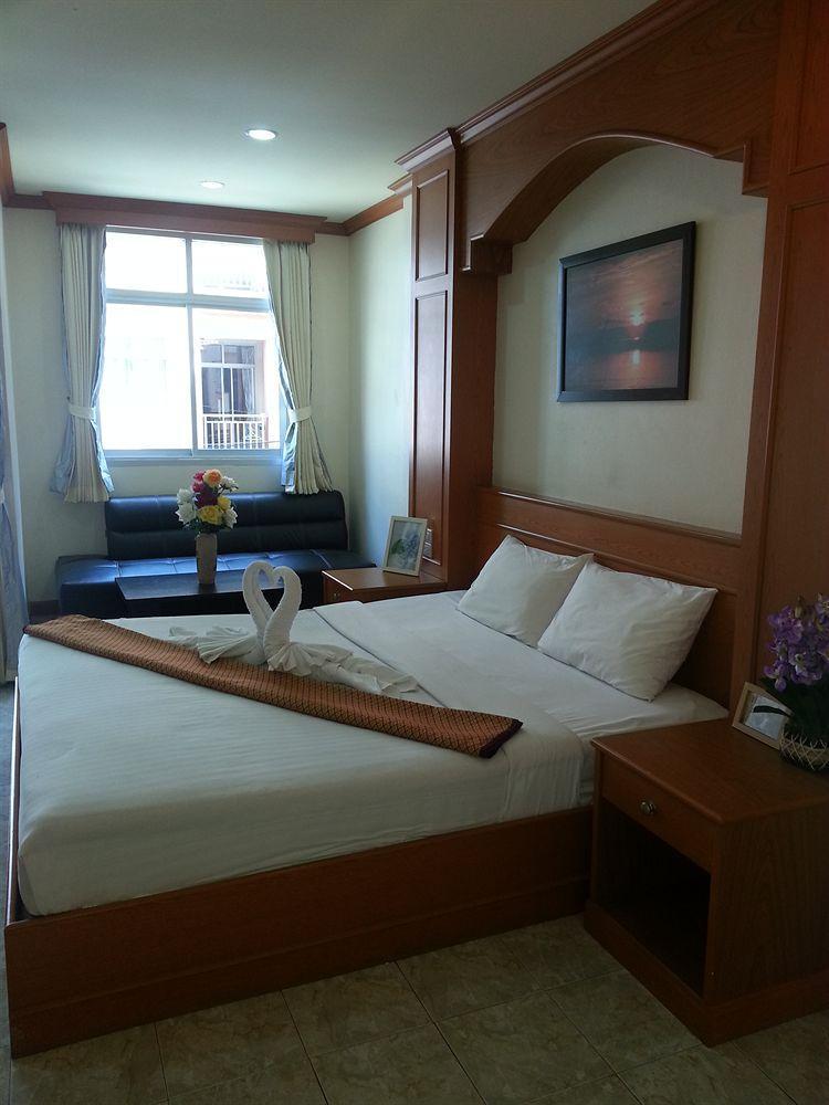 Oyo 739 Presley Guesthouse Phuket Patong Kültér fotó