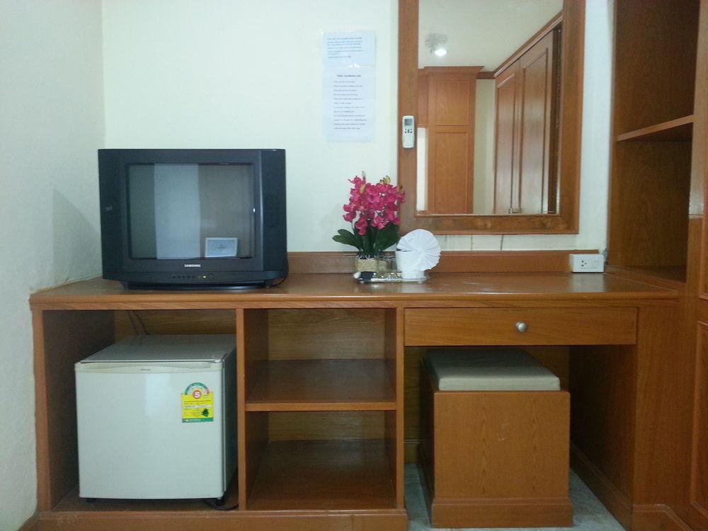 Oyo 739 Presley Guesthouse Phuket Patong Kültér fotó