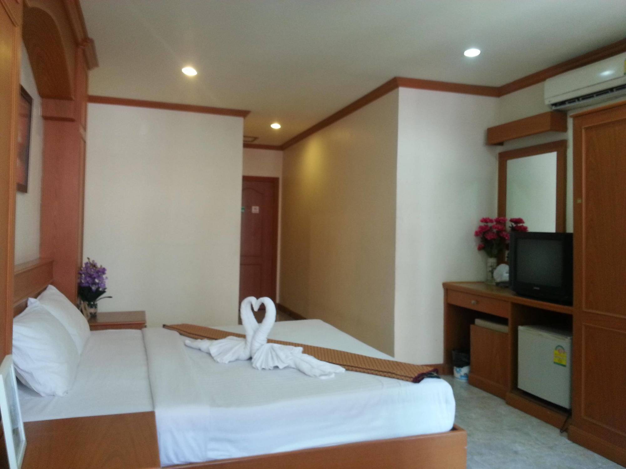 Oyo 739 Presley Guesthouse Phuket Patong Kültér fotó