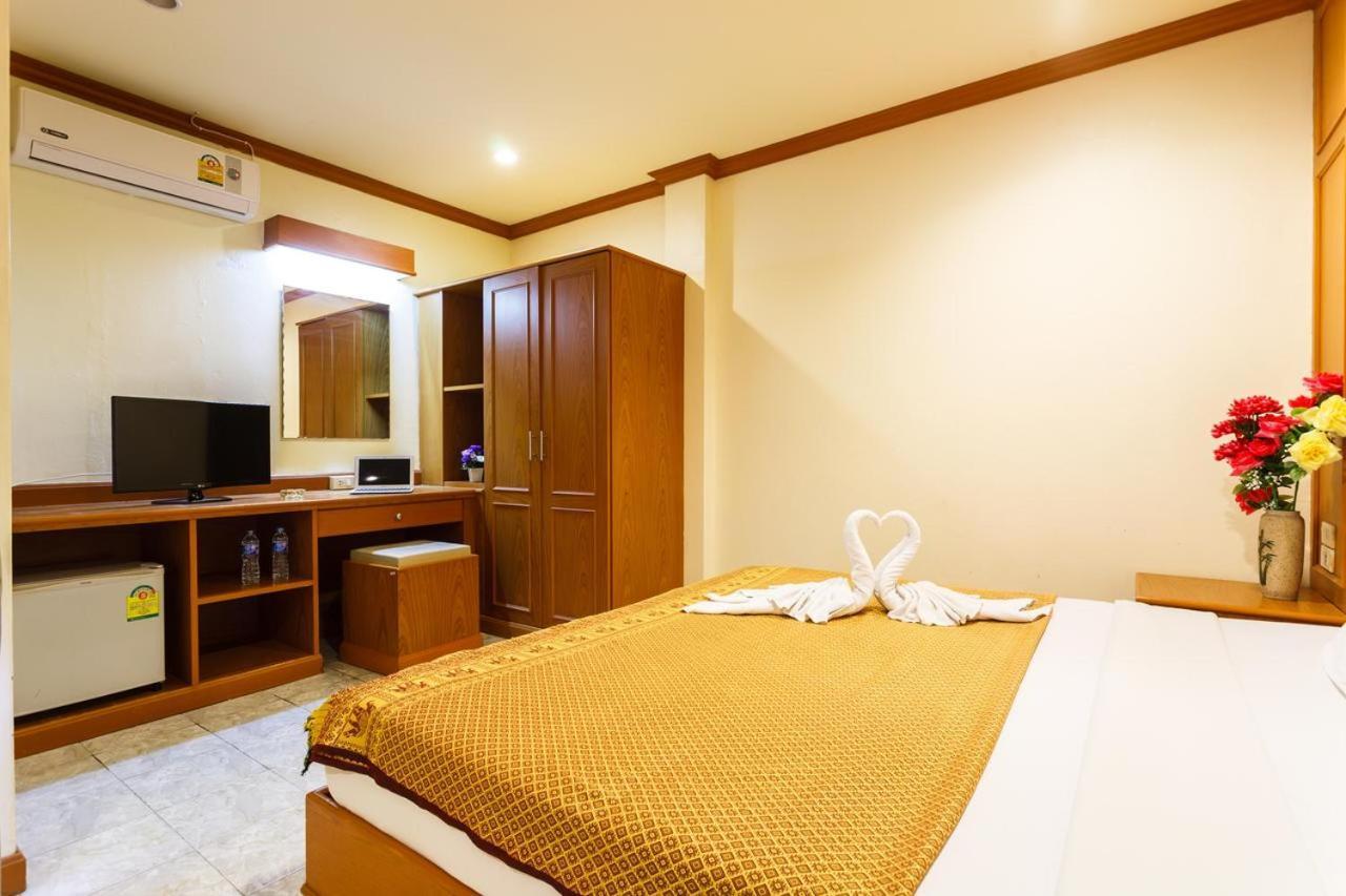 Oyo 739 Presley Guesthouse Phuket Patong Kültér fotó