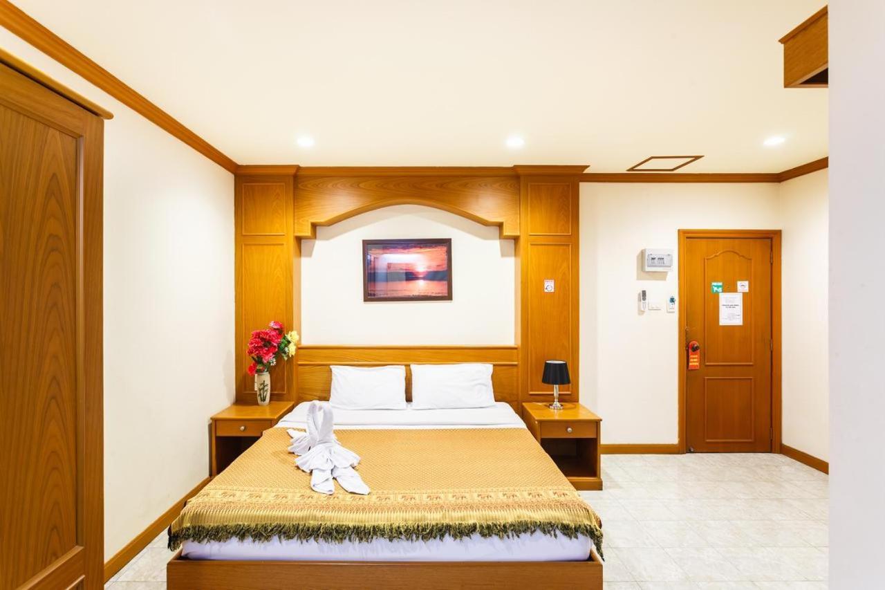 Oyo 739 Presley Guesthouse Phuket Patong Kültér fotó