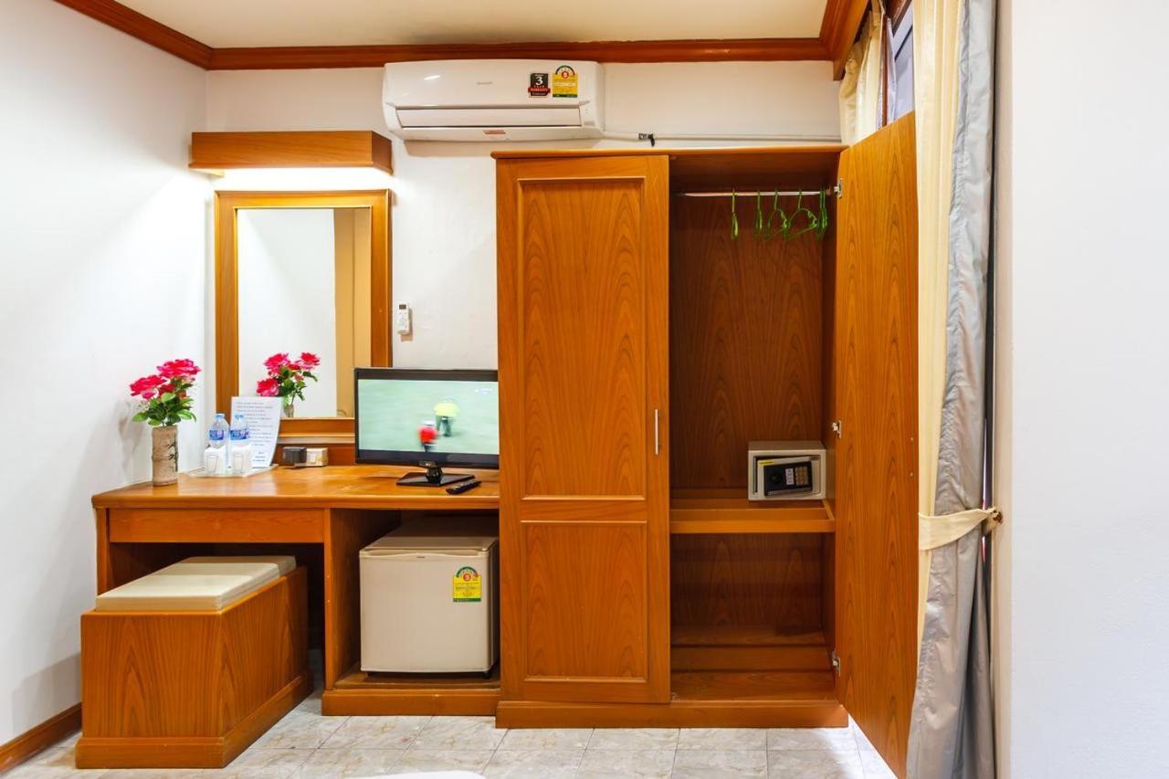 Oyo 739 Presley Guesthouse Phuket Patong Kültér fotó