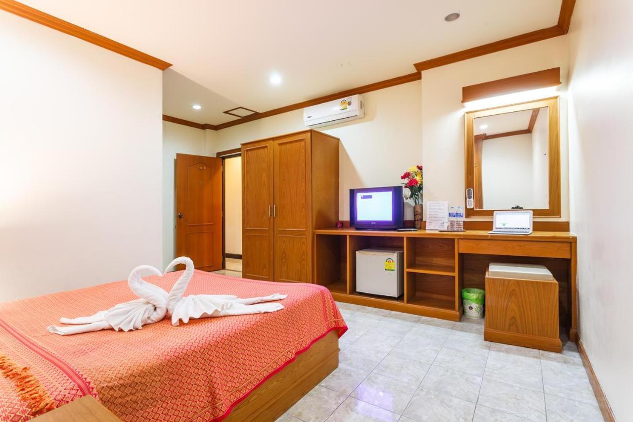 Oyo 739 Presley Guesthouse Phuket Patong Kültér fotó